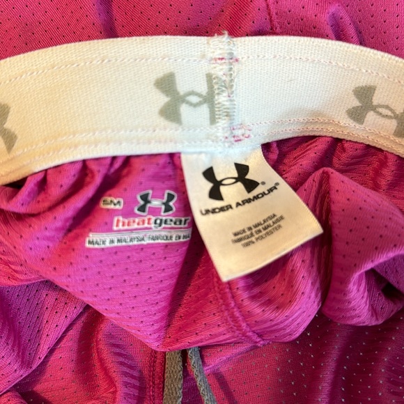 Under Armor Heat Gear Women’s Athletic Shorts Size S Fuchsia and Black - Picture 5 of 5